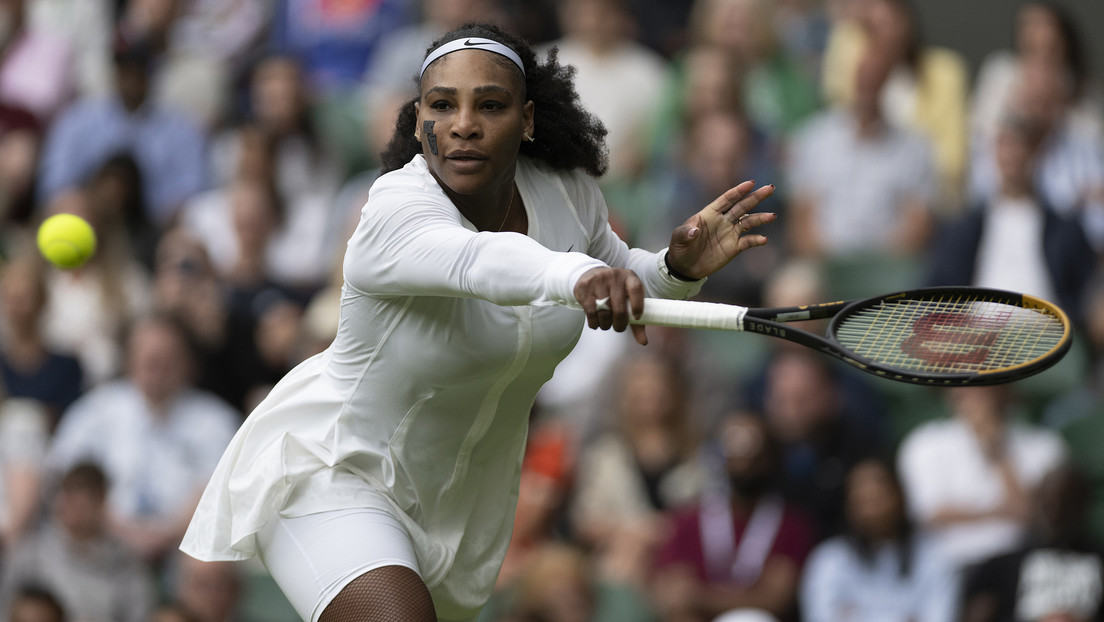 Colgar La Raqueta La Leyenda Del Tenis Serena Williams En El Abierto