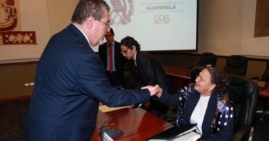 ¿Choque de trenes? Arrecia el choque entre Arévalo y la fiscal de Guatemala; busca su “destitución”
