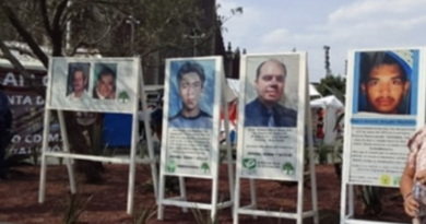 ¡Nuevo revés a Obrador! Juez ordena resguardar memoriales de desaparecidos retirados de Palacio Nacional