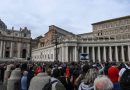 No hay papa aún en el primer día del conclave; humo negro en la Capilla Sixtina