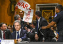Llaman propalestinos a Blinken en el Senado “¡criminal de guerra!” cuando pronunciaba su discurso