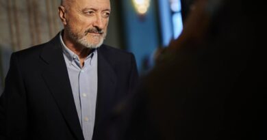 El periodista Arturo Pérez-Reverte califica a Obrador y Sheinbaum de “sinvergüenzas y demagogos”