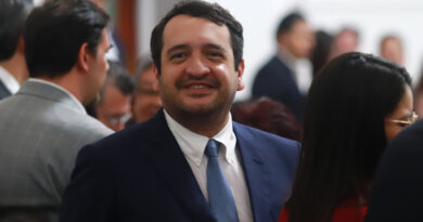 Divierte a Sheinbaum periodistas aventuren que hay una ‘conspiración’ del hijo de AMLO en su contra