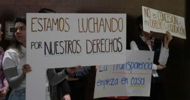 Trabajadores del INAI exigen a los comisionados y al gobierno respetar sus derechos laborales