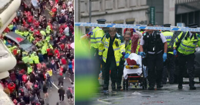 Conductor de un auto embiste a una multitud de hinchas en el centro de Liverpool con saldo de 27 heridos
