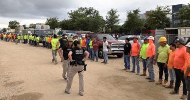 Cacería inhumana. Capturan a más de 100 migrantes de 6 países en una construcción de Florida