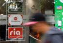¿Mentís a la presidenta? Por presión de los bancos de EU acordaron reducir el impuesto a las remesas