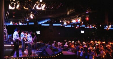Vetos al limbo. Grupos musicales continúan interpretando ‘narcocorridos’ y ‘tumbados’ en EU sin sanciones
