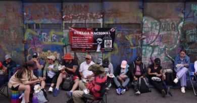 Diferendo. Por 2ª día la CNTE bloquean parcialmente las calles de las oficinas del ISSSTE y de Afores