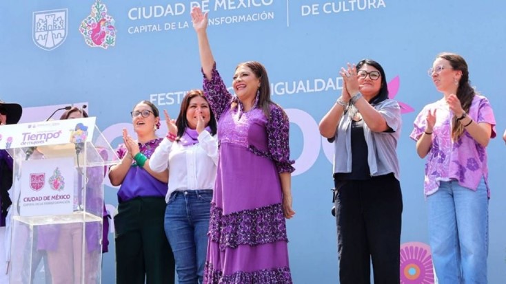 Brugada huye de un evento de la mujer tras irrumpir una activista y calificarla de “mentirosa, nos siguen matando”