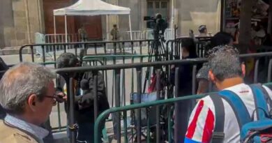 Comerciantes de Palacio Nacional agreden y amenazan a periodistas que cubrían la protesta