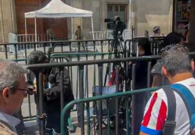 Comerciantes de Palacio Nacional agreden y amenazan a periodistas que cubrían la protesta