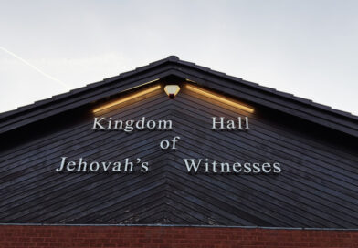 Justicia de España decreta veredicto para llamar a los Testigos de Jehová en “secta destructiva”  