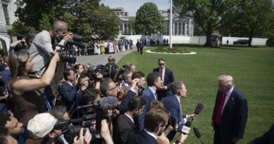Trump, el mandatario de la guerra:  ataca a una periodista; la califica como “la persona más despreciable”   