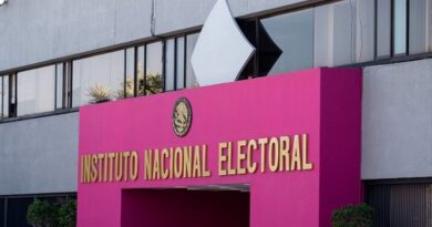 El balón contamina a México: árbitro electoral decreta ‘trabajo a distancia’ por el Mundial de Futbol