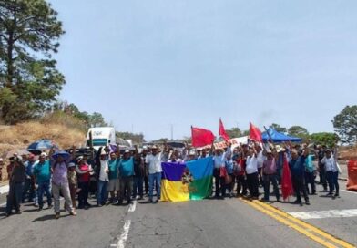 Indígenas de Michoacán bloquean cinco tramos correteros en protesta por la narcoviolencia