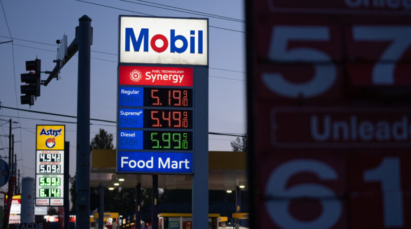 La guerra golpea el bolsillo: gasolina supera los 4 dólares en los 50 estados; 6,1 dólares en California