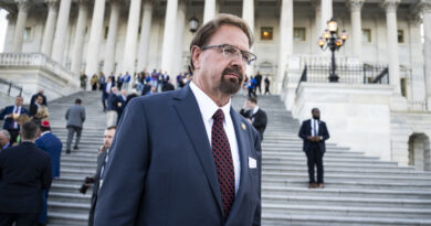 Otra acusación a legisladores: Congreso investiga a senador republicano por acoso sexual