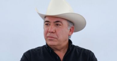 Por la acusación de EU y ficha roja de la Interpol senador morenista comparecerá ante la FGR