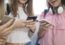 Prohibición de celulares en escueles: docentes asombrados con la magnitud del cambio