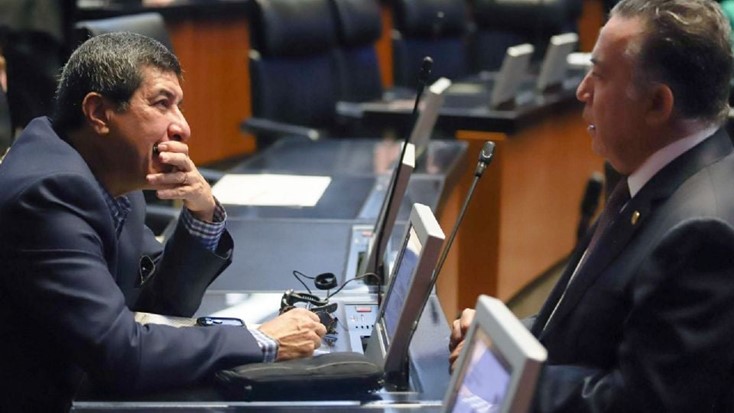 Reaparece senador morenista acusado de EU con vínculos con narco en Culiacán con Javier Corral