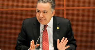 Se va senador presionado por opositores:  Enrique Inzunza pide licencia al Senado