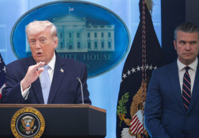 Un senador llama “incompetentes” a Trump y Hegseth en crisis con Irán; patético que rueguen