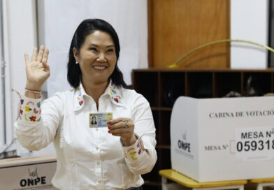Keiko Fujimori arrasa en el Parlamento de Perú; continúa arriba del candidato presidencial oficialista
