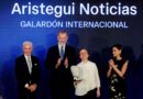 Reyes de España entregan premio El Confidencial a Aristegui Noticias y su equipo por Televisa Leaks  