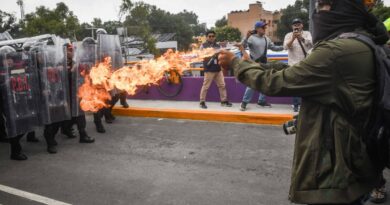 Sheinbaum se oculta ante reclamos: acto inaugural del Mundial deja 19 detenidos y 11 policías heridos