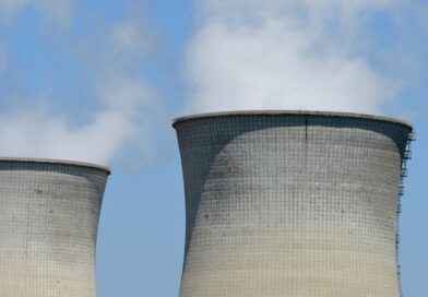 Francia cierra reactores y reduce potencia: el calor golpea incluso a la energía nuclear