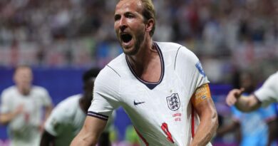 Inglaterra se impone en los últimos minutos a RD Congo con 2-1; se medirán con México en los octavos
