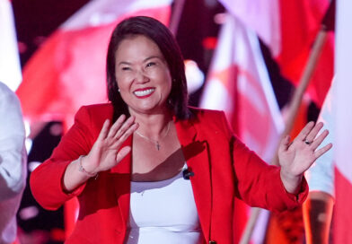 Keiko Fujimori llega al poder tras semanas de impugnaciones y sospechas; la derecha recupera el mando