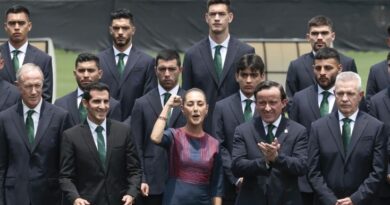 No le complacen a Sheinbaum en la conferencia: invita al Tri pero ya rompieron filas por sus vacaciones