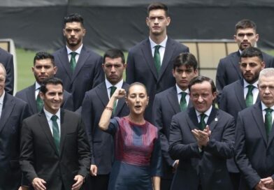 No le complacen a Sheinbaum en la conferencia: invita al Tri pero ya rompieron filas por sus vacaciones
