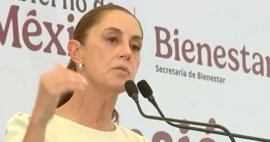 Gira de relumbrón: increpan profesores a Sheinbaum en Oaxaca por incumplimiento de sus demandas