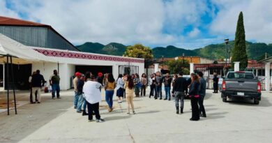 Sorprende a la población de Chiapas un fuerte sismo con magnitud 7.4; un migrante se aventó de un edificio