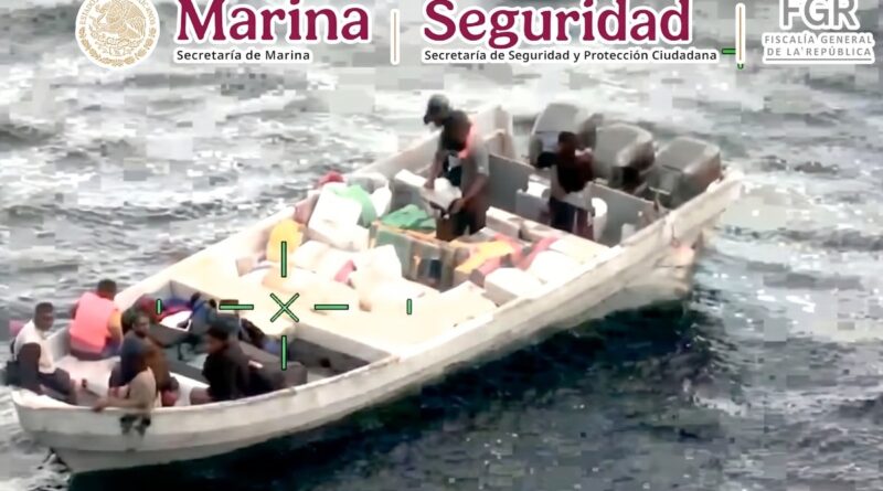 Incautan mil 170 kilos de cocaína de embarcación en las costas de Guerrero; hay seis detenidos
