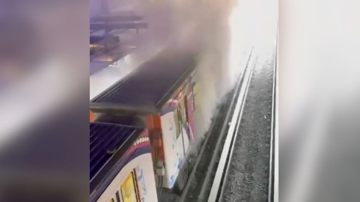 Nuevo incidente en el Metro: incendio en la estación Taxqueña en la Línea 2; desalojan usuarios