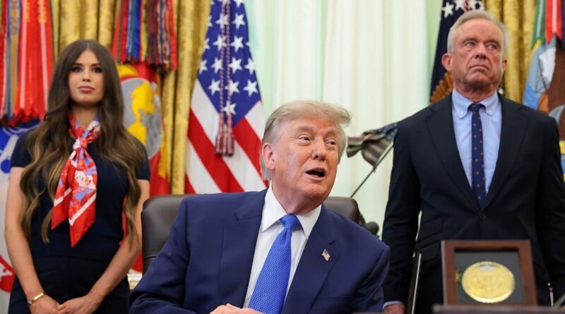 Trump bloquea cirugías y tratamientos de transición para menores y convierte el tema en bandera electoral