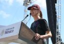 Buscadoras y personal de salud protestan durante discurso de Sheinbaum en La Paz