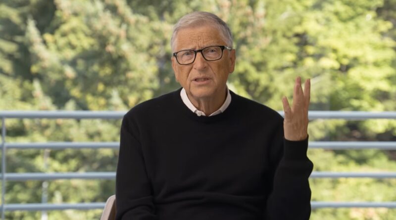 Gates urge a regular la IA antes de que sus efectos negativos dominen