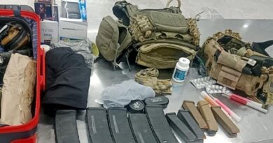 Halla Marina cargadores calibre 5.56 y 9 mm y equipo táctico en punto de inspección del AICM