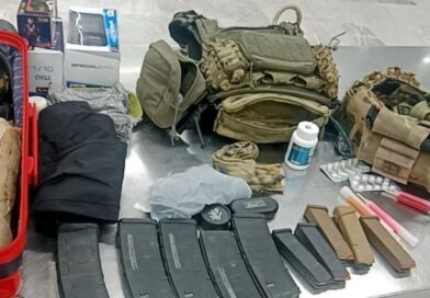 Halla Marina cargadores calibre 5.56 y 9 mm y equipo táctico en punto de inspección del AICM