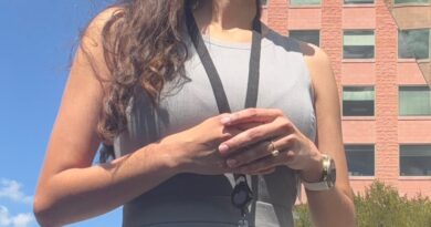Jueza exhibe a abogada en Texas por mostrar los hombros en audiencia; letrada denuncia humillación