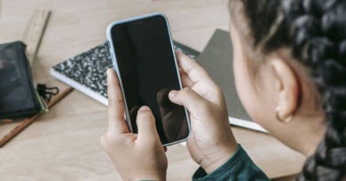 Lineamientos vs. celulares requieren definir resguardo, sanciones y protocolos ante ciberacoso: experto
