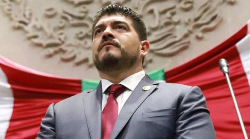 Muere de un balazo en el oído el diputado federal Zenyazen Roberto Escobar; el arma entre sus piernas  