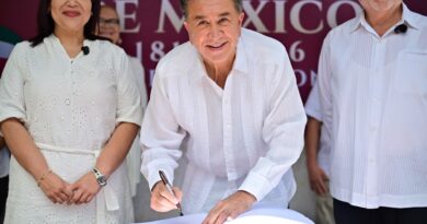 Yunes revienta contra Ramos Alor: “un pobre pendejo que amenaza a médicos sin insumos”