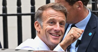 La cumbre espacial de Macron se tambalea entre el boicot de EU y críticas por caos organizativo