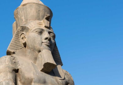 Agricultor descubre enorme reliquia de Ramsés II mientras cultivaba pepinos en Egipto